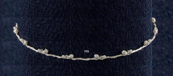 772